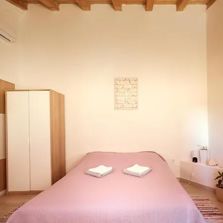 Small Stone House Luka زادار