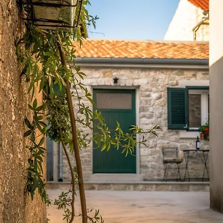 Old Stone Luka Zadar