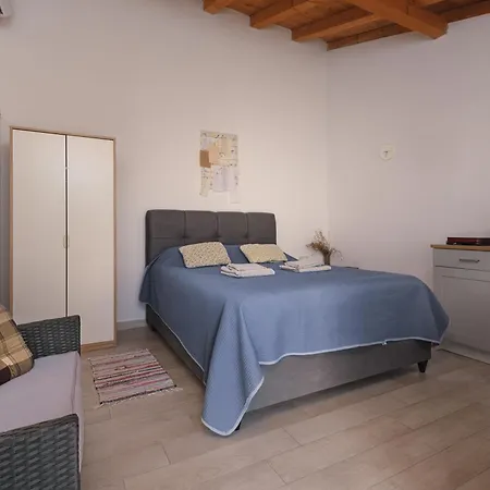 Small Stone House Luka Appartement *