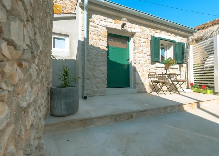 Small Stone House Luka Apartment