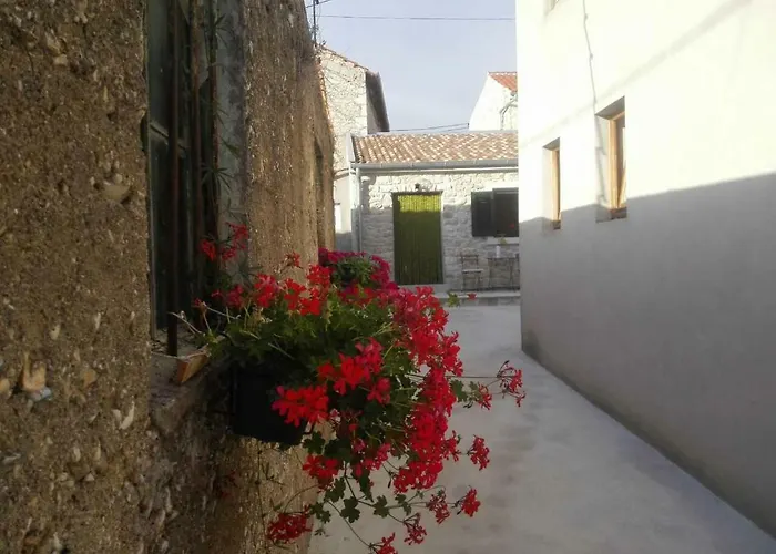 Small Stone House Luka * Zadar